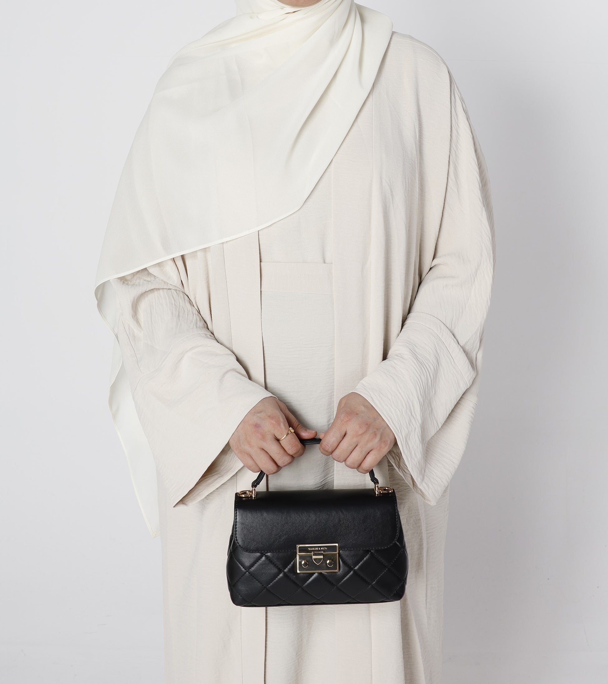 Close-up fabric detail of ivory cream crinkle abaya set – Qalbi