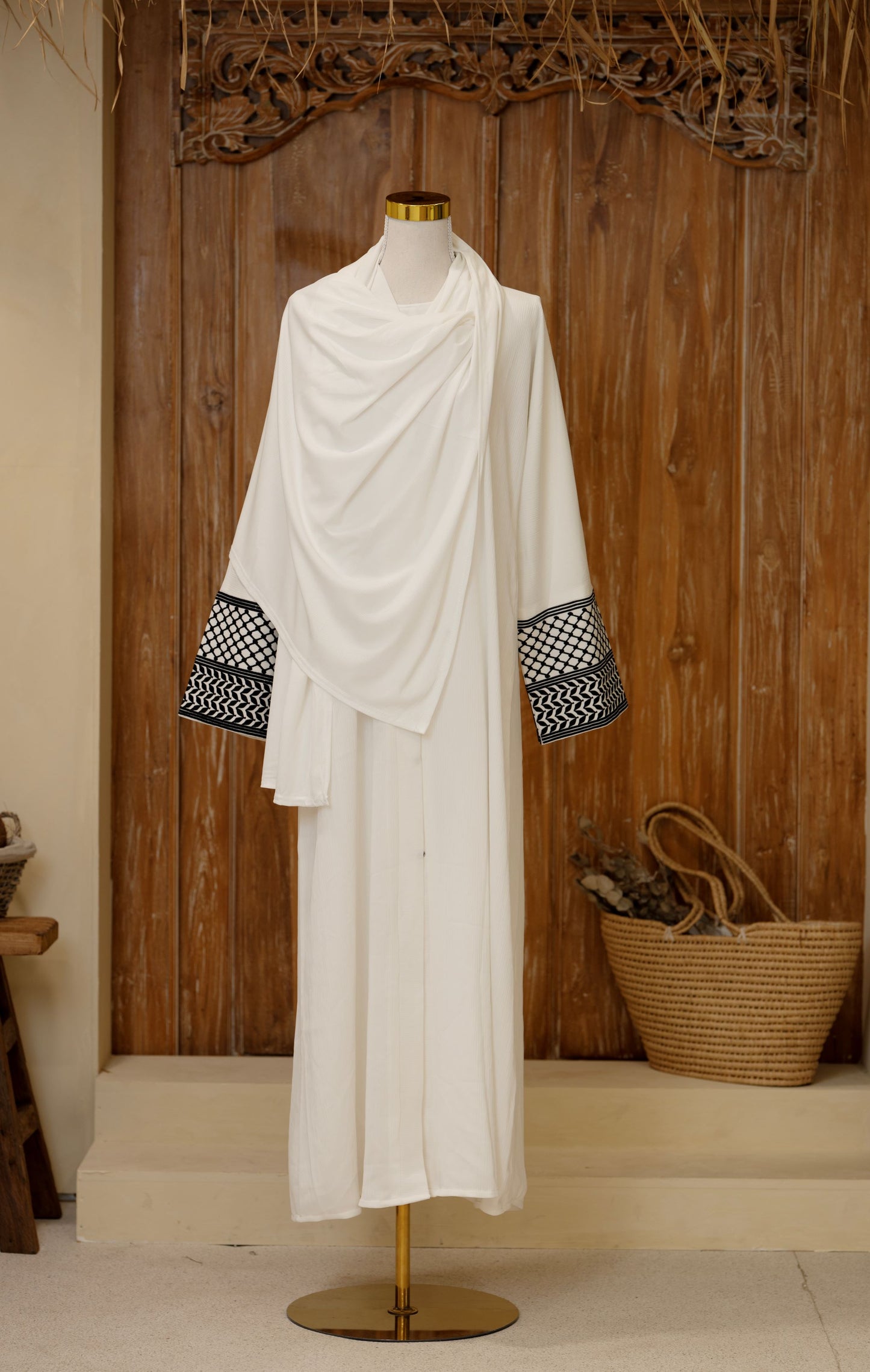 Luxury white keffiyeh abaya for women traditional wear