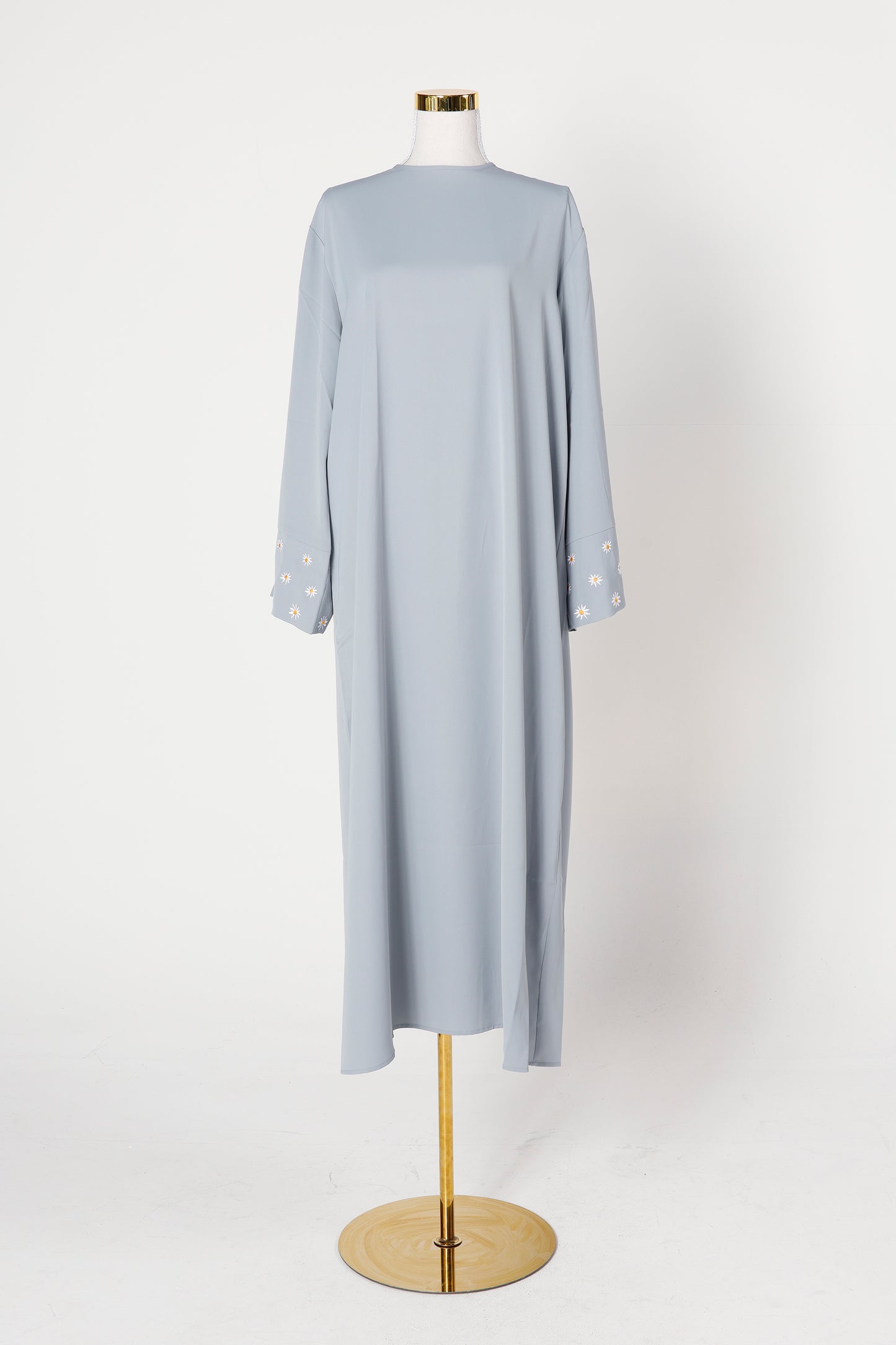 Grey silver mist Zahra abaya with embroidered sleeves on mannequin – Qalbi modest fashion
