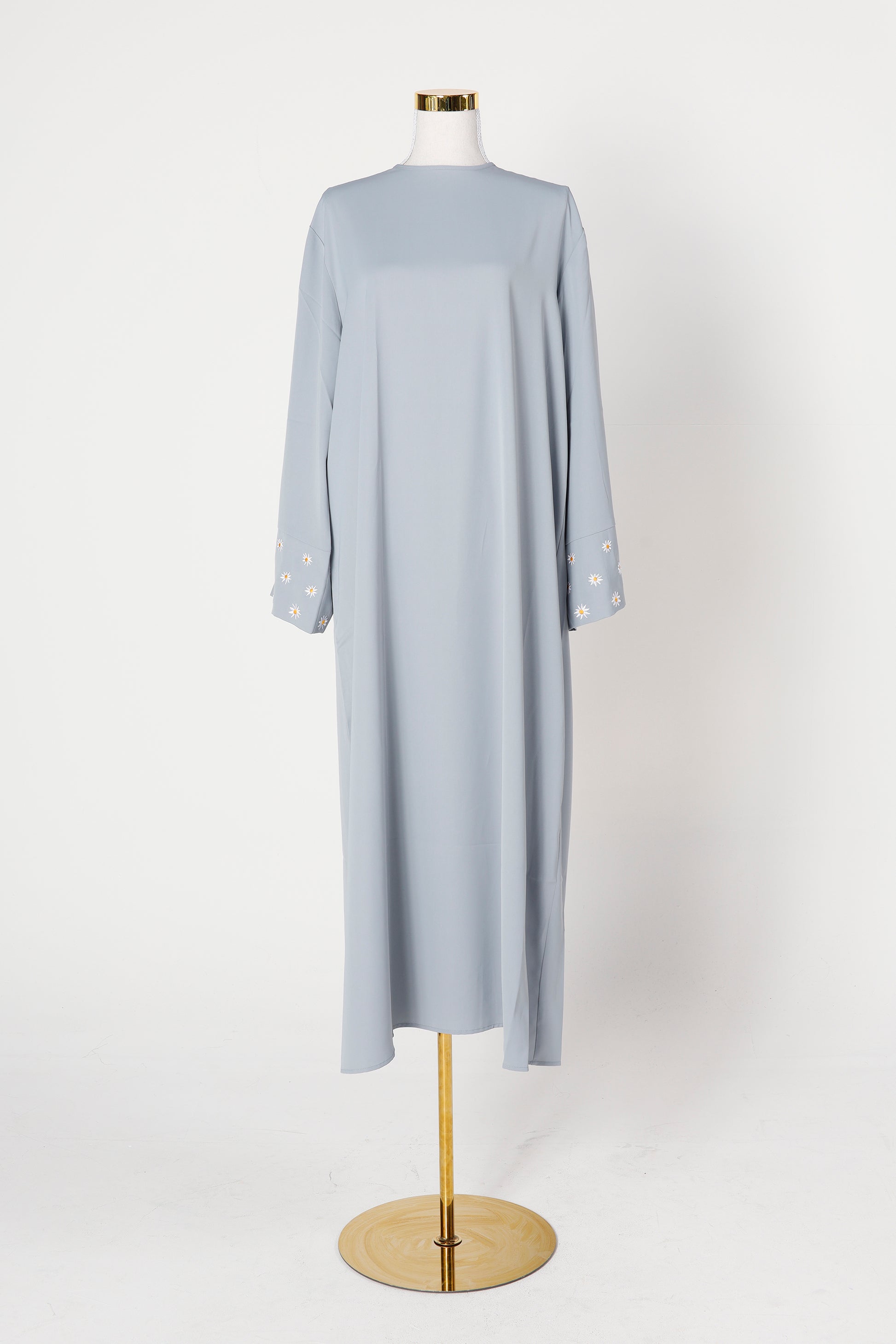 Grey silver mist Zahra abaya with embroidered sleeves on mannequin – Qalbi modest fashion