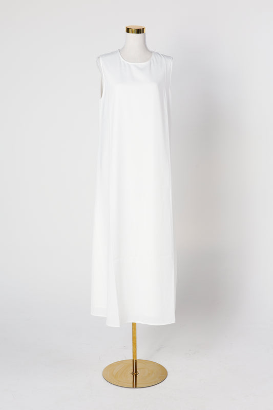 White under abaya dress displayed on mannequin versatile layering – Qalbi
