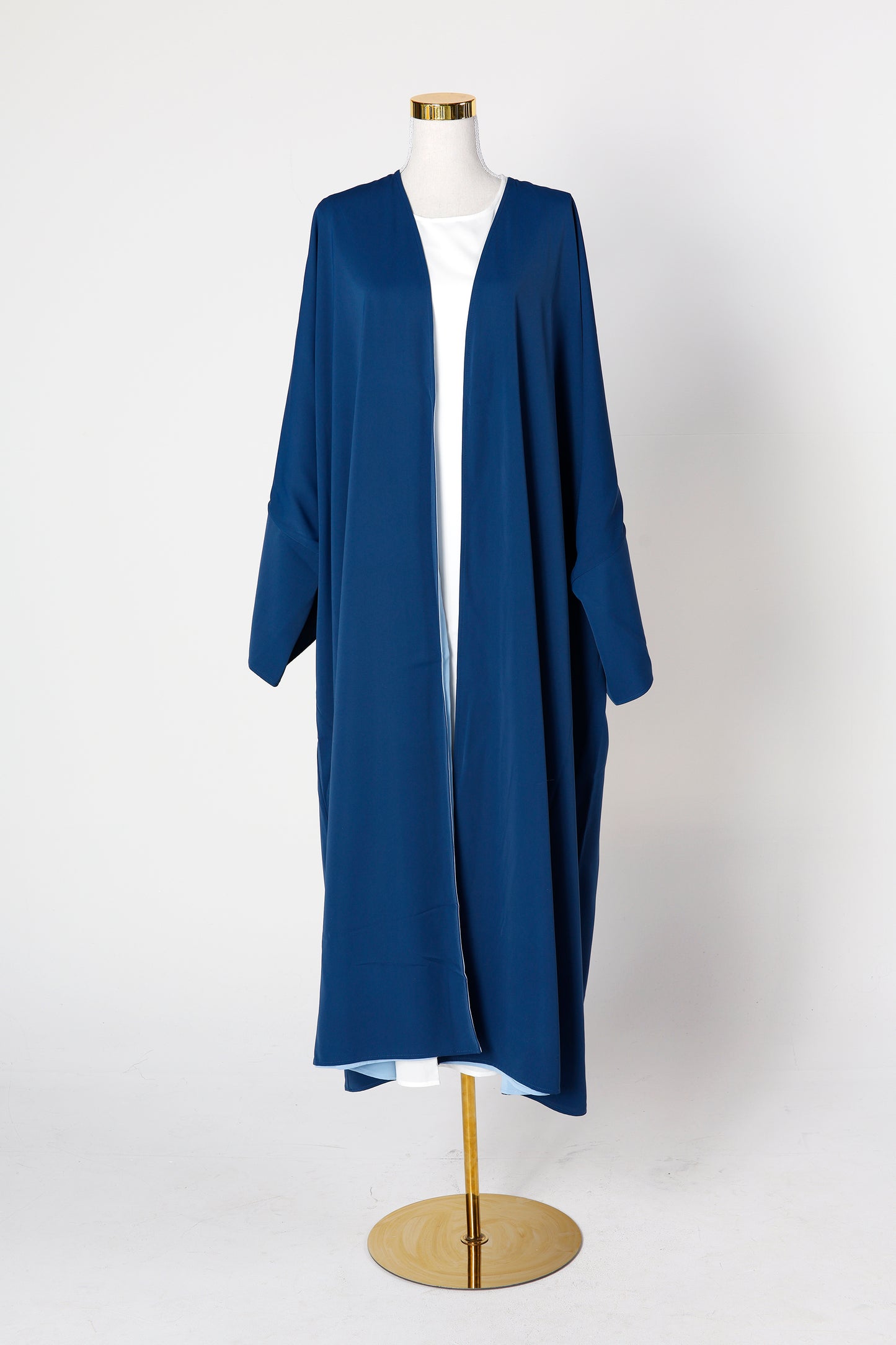 Riwaaya double-sided abaya in midnight blue displayed on mannequin – Qalbi
