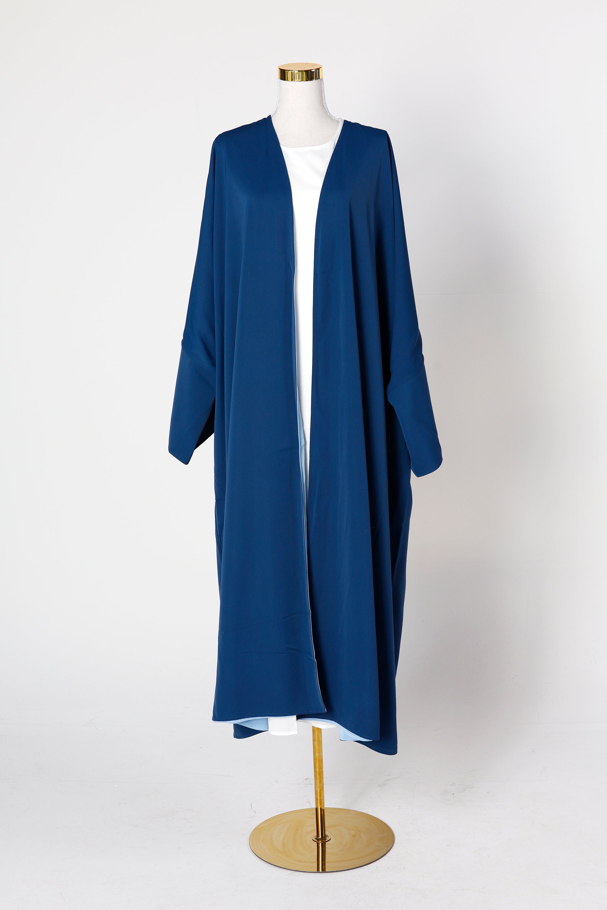 Riwaaya double-sided abaya in midnight blue displayed on mannequin – Qalbi