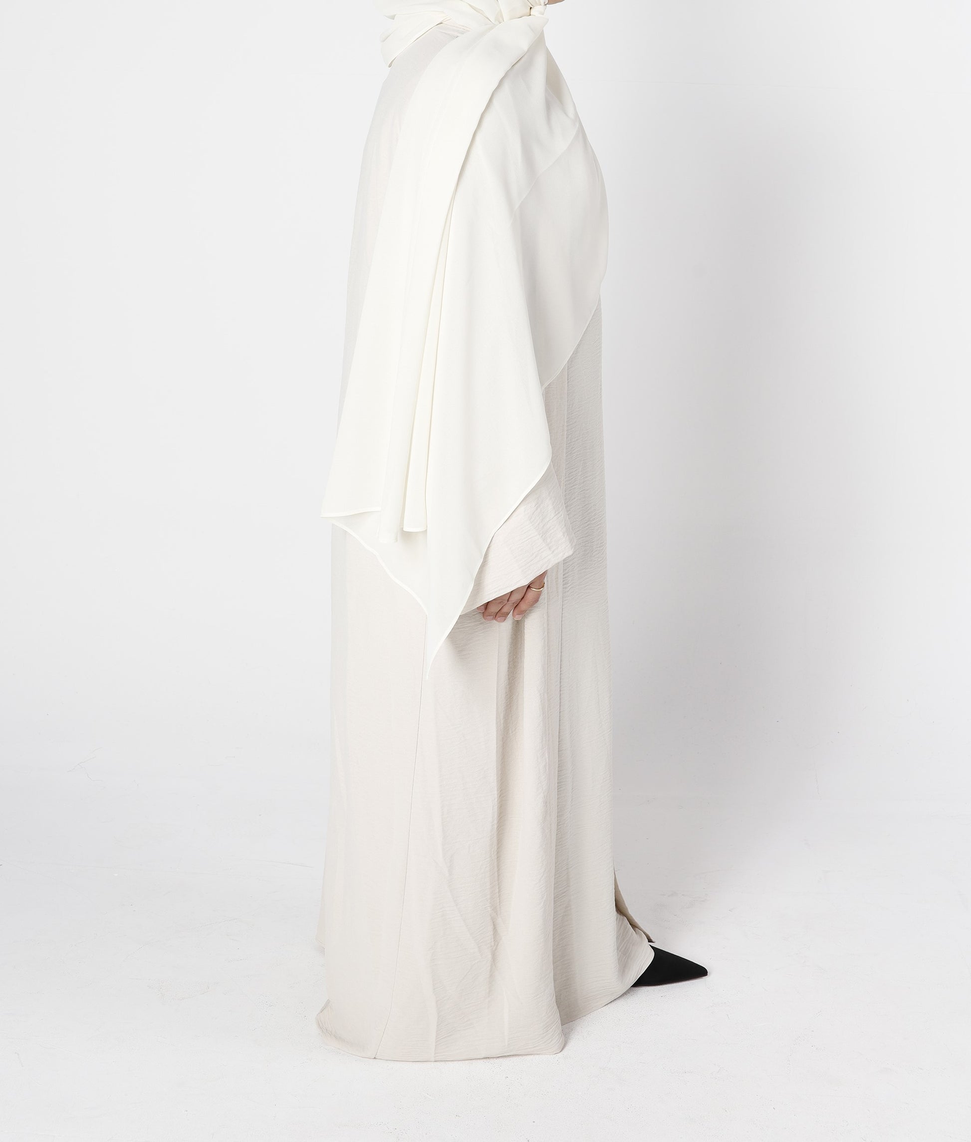 Side profile of ivory cream crinkle abaya 3-piece layered set – Qalbi modest wear
