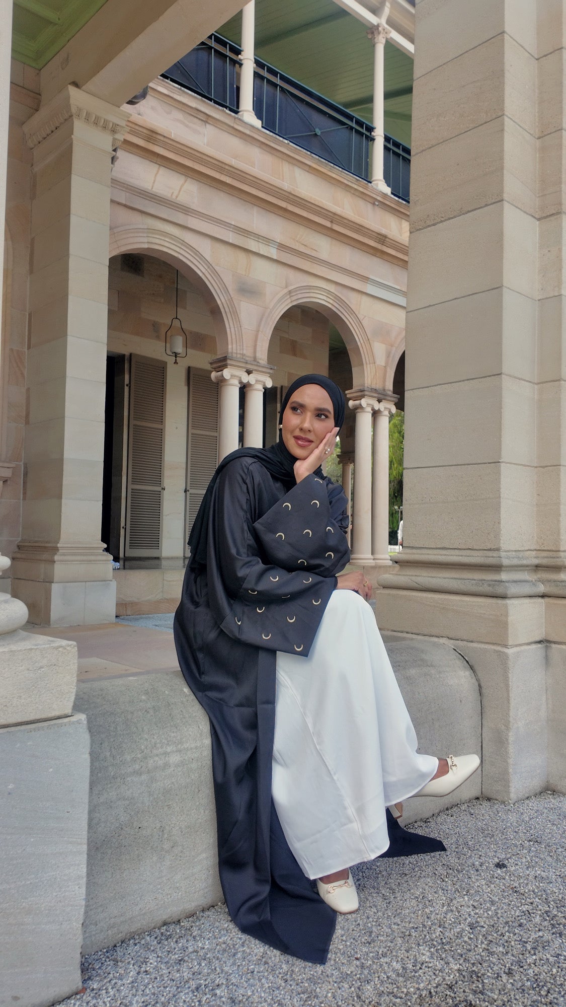 Crescent Abaya – Midnight Black