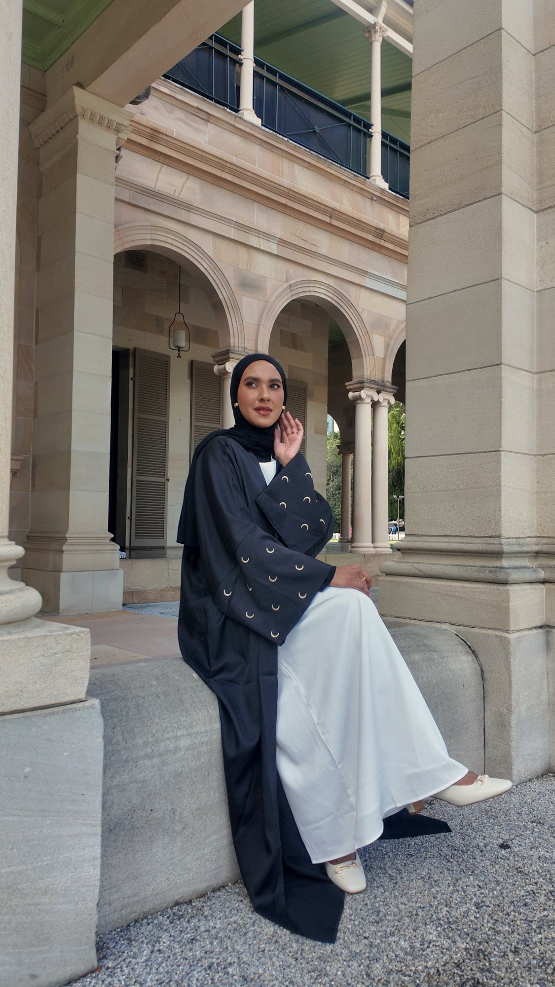 Crescent Abaya – Midnight Black