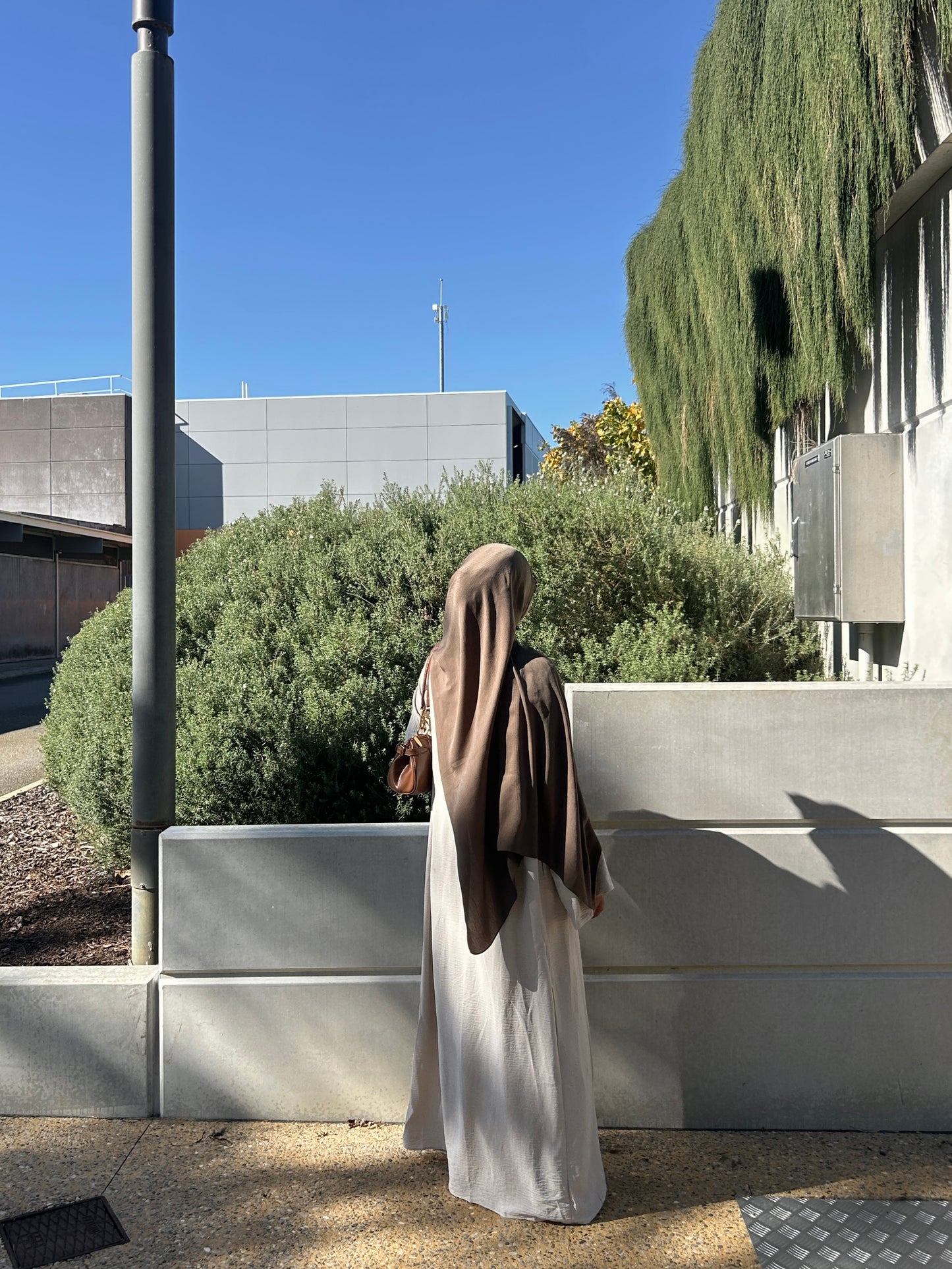 Crinkle Abaya – Ivory Sand 3 Piece Set