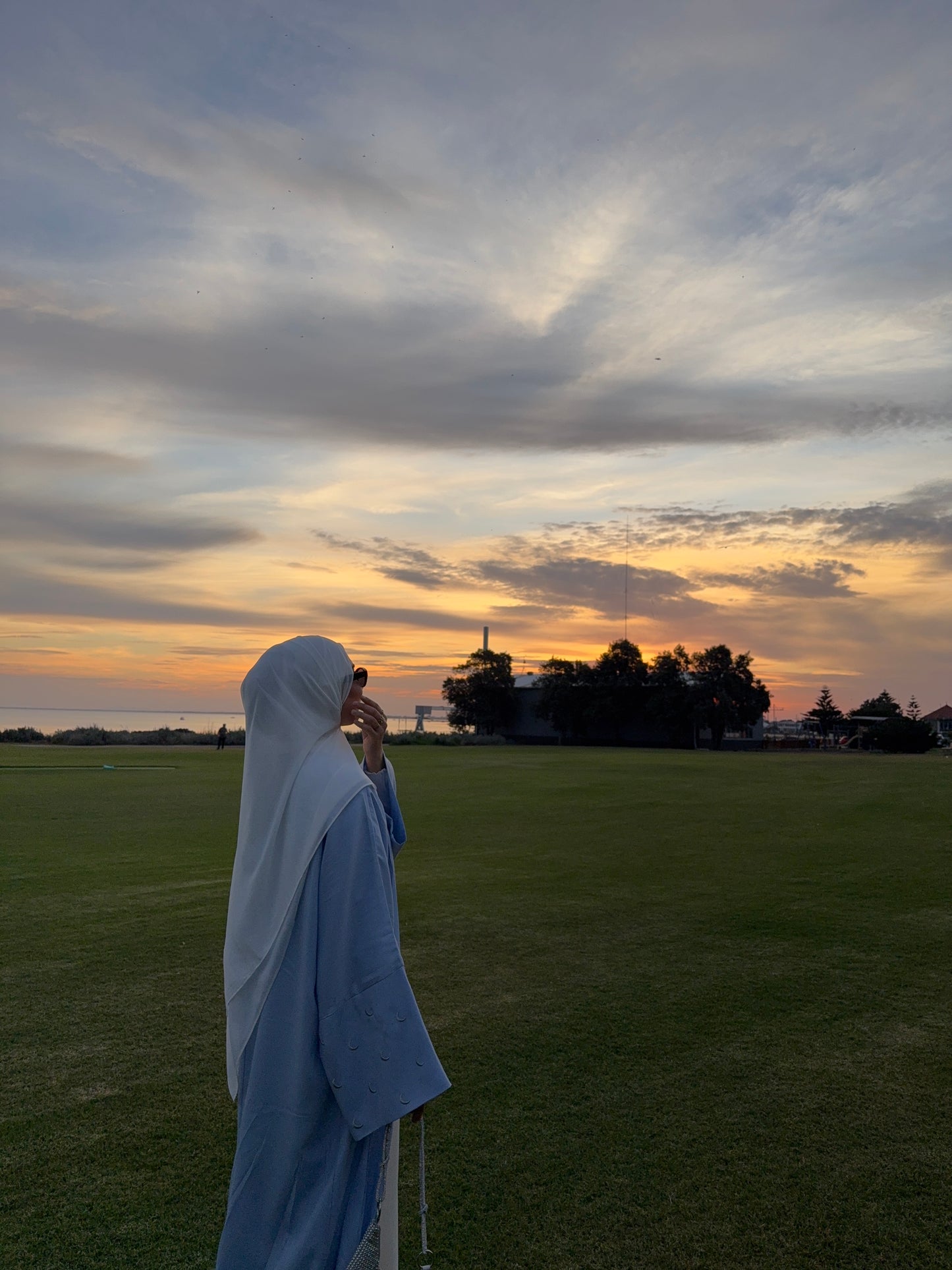 Crescent Abaya – Blue Pearl