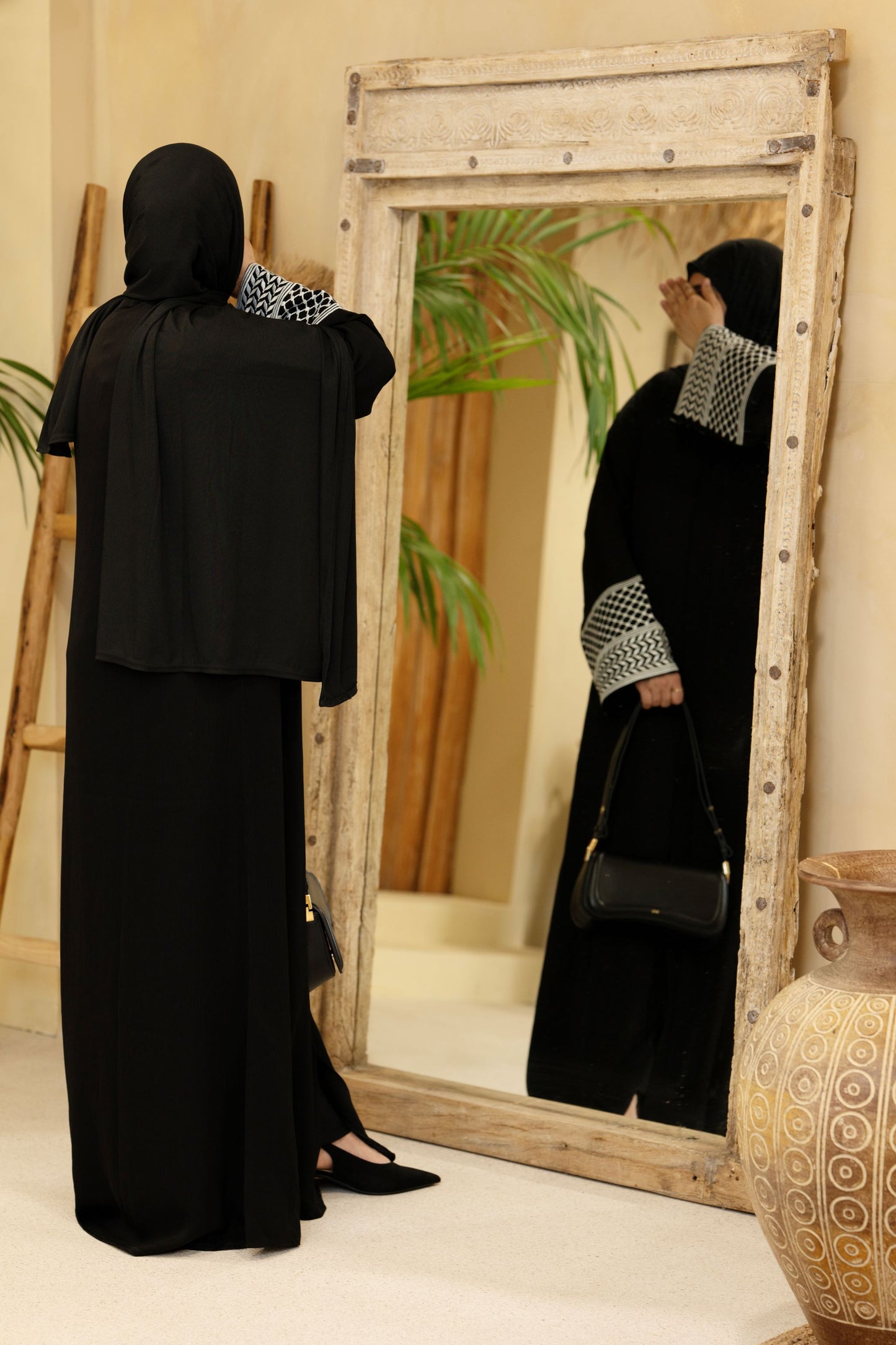 Keffiyeh Abaya – Black Noir