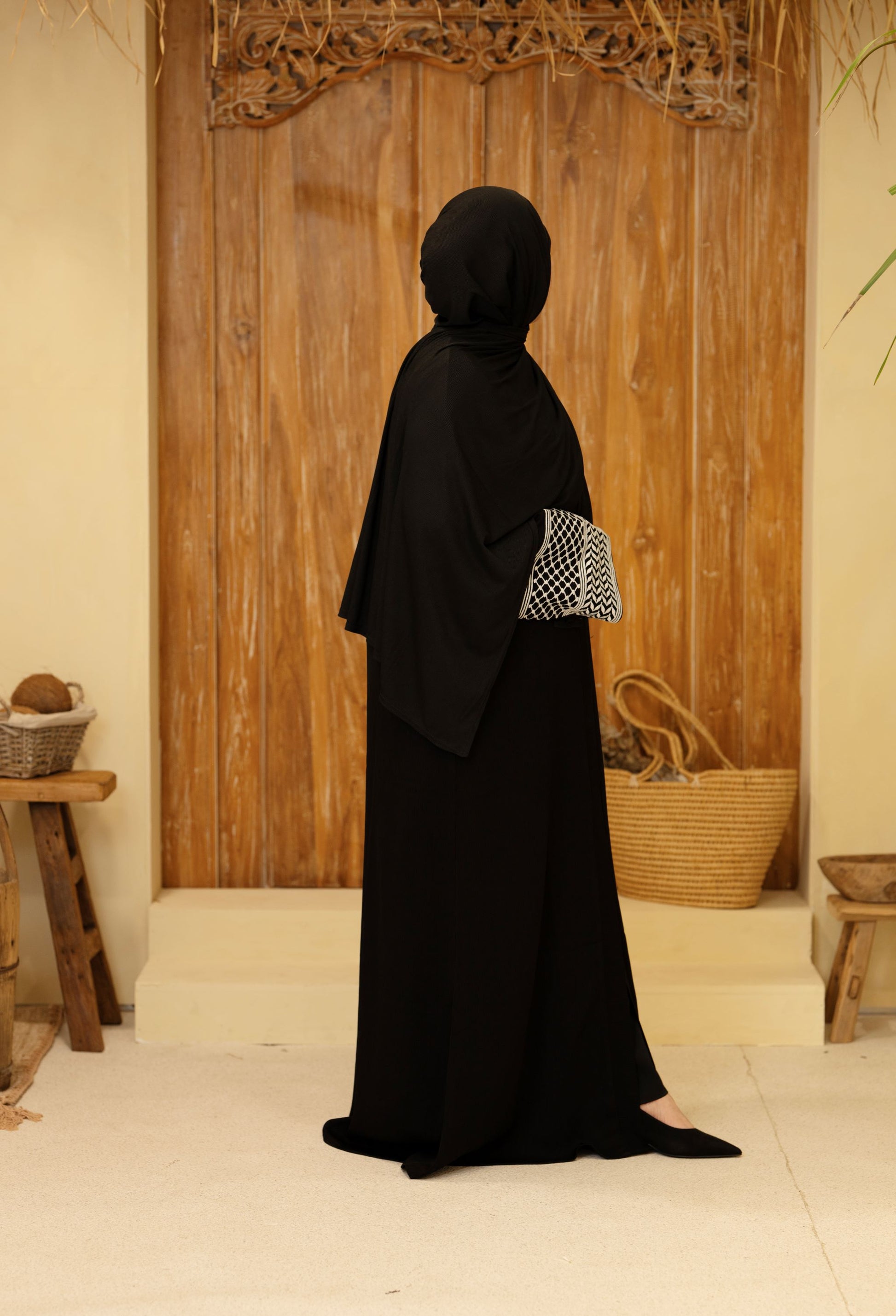 Full-length Abaya Black Noirback view minimal design